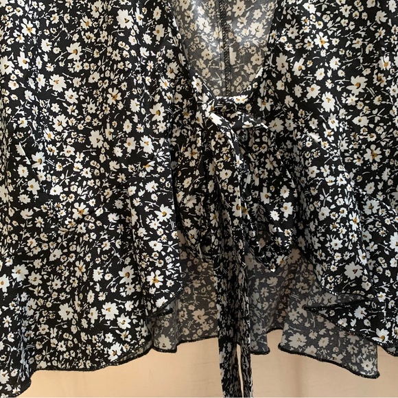 Black with White Ditsy Floral Print Tie-Front Cropped Blouse - Picture 6 of 14
